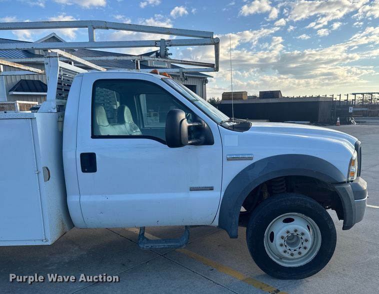 image for item EA1989 2005 Ford F-550 utility / service truck