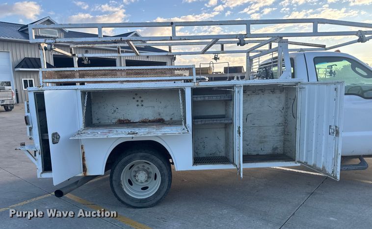 image for item EA1989 2005 Ford F-550 utility / service truck