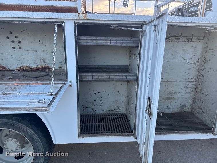 image for item EA1989 2005 Ford F-550 utility / service truck