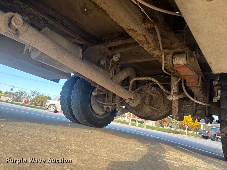 image for item EA1989 2005 Ford F-550 utility / service truck