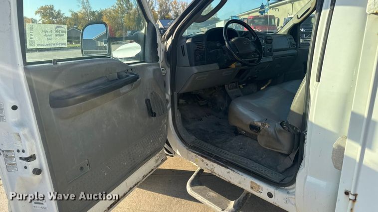 image for item EA1989 2005 Ford F-550 utility / service truck