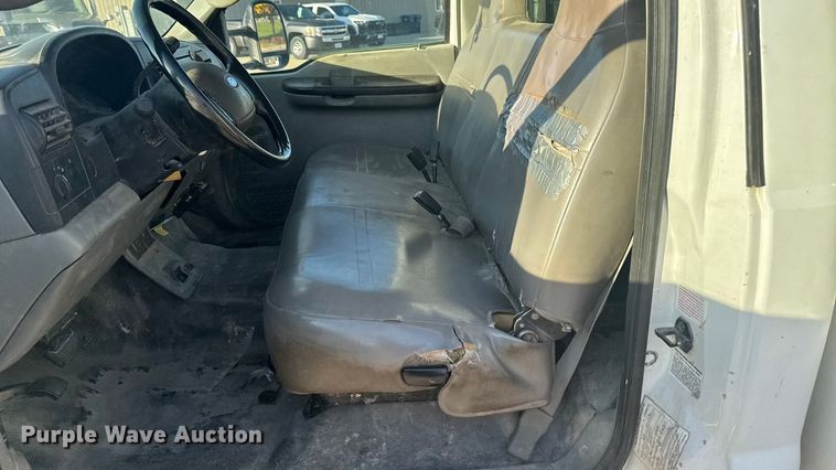 image for item EA1989 2005 Ford F-550 utility / service truck