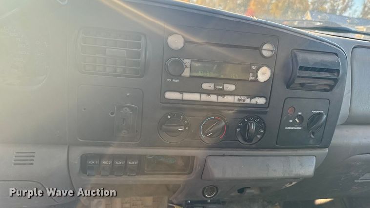 image for item EA1989 2005 Ford F-550 utility / service truck