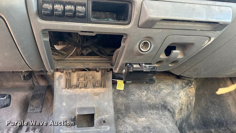 image for item EA1989 2005 Ford F-550 utility / service truck