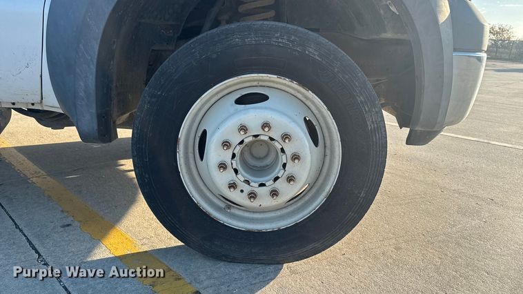 image for item EA1989 2005 Ford F-550 utility / service truck