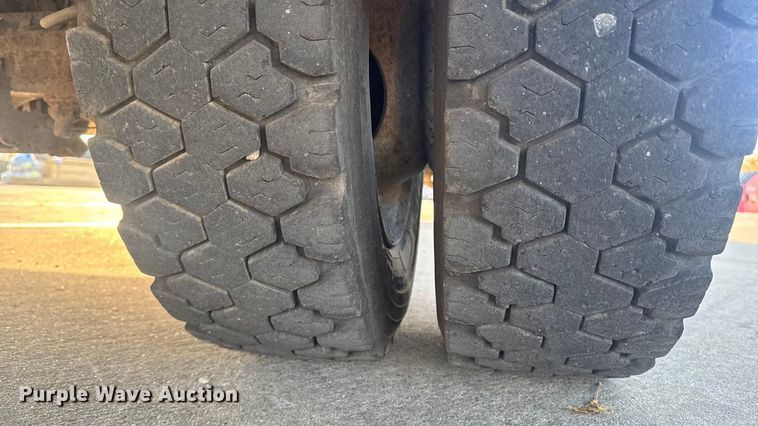 image for item EA1989 2005 Ford F-550 utility / service truck