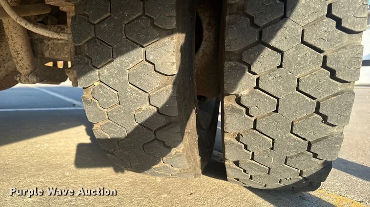 image for item EA1989 2005 Ford F-550 utility / service truck