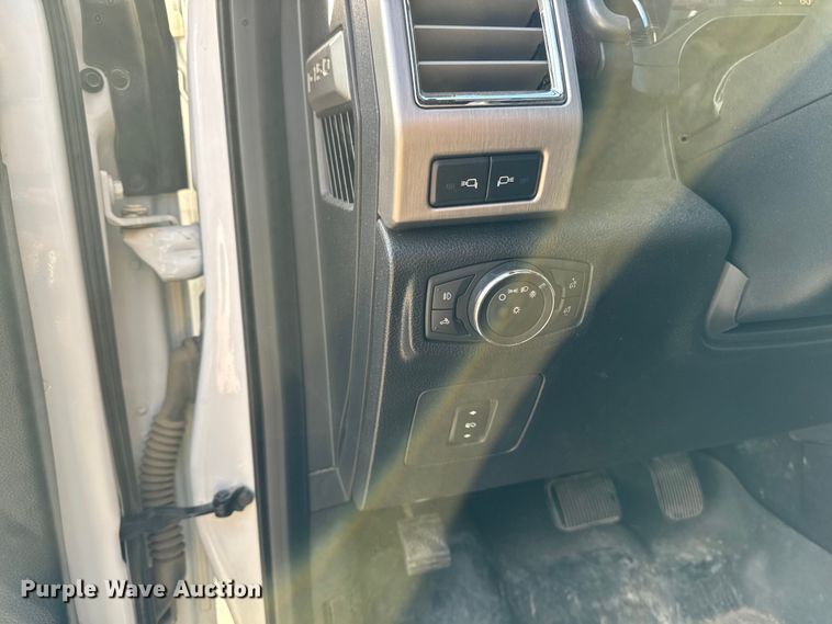 image for item EA2022 2016 Ford F150 Platinum SuperCrew pickup truck