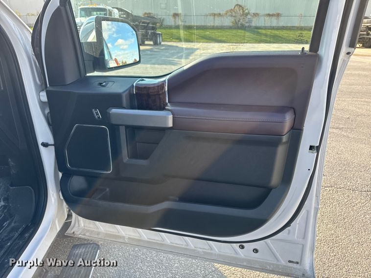 image for item EA2022 2016 Ford F150 Platinum SuperCrew pickup truck