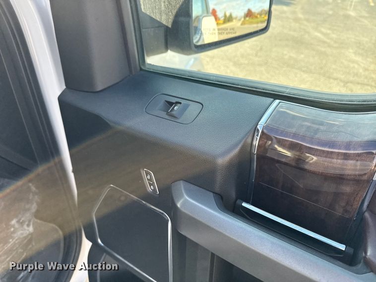 image for item EA2022 2016 Ford F150 Platinum SuperCrew pickup truck