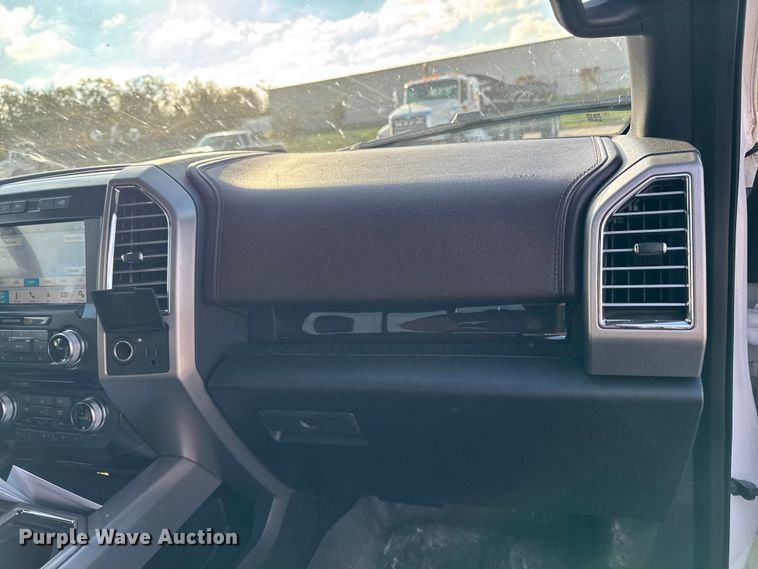 image for item EA2022 2016 Ford F150 Platinum SuperCrew pickup truck