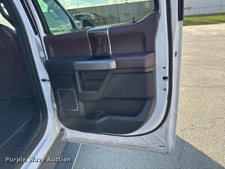 image for item EA2022 2016 Ford F150 Platinum SuperCrew pickup truck