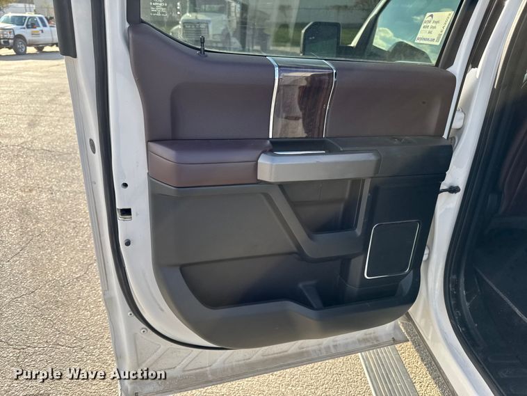 image for item EA2022 2016 Ford F150 Platinum SuperCrew pickup truck