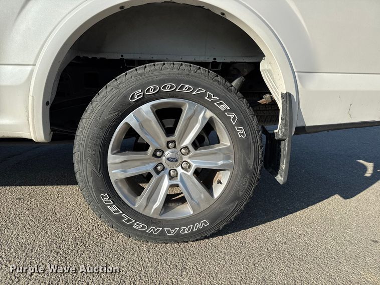 image for item EA2022 2016 Ford F150 Platinum SuperCrew pickup truck