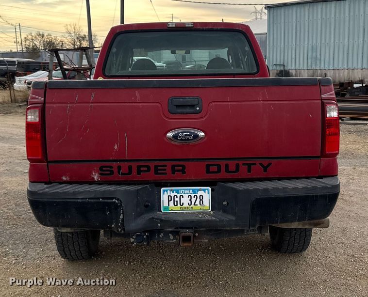 image for item EA2027 2004 Ford F350 Super Duty Crew Cab pickup truck