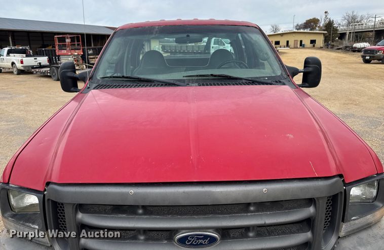 image for item EA2027 2004 Ford F350 Super Duty Crew Cab pickup truck