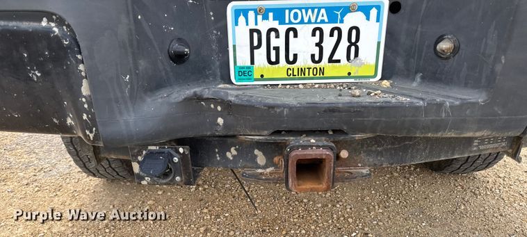 image for item EA2027 2004 Ford F350 Super Duty Crew Cab pickup truck