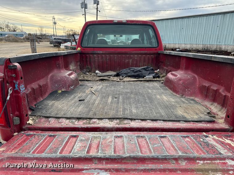 image for item EA2027 2004 Ford F350 Super Duty Crew Cab pickup truck