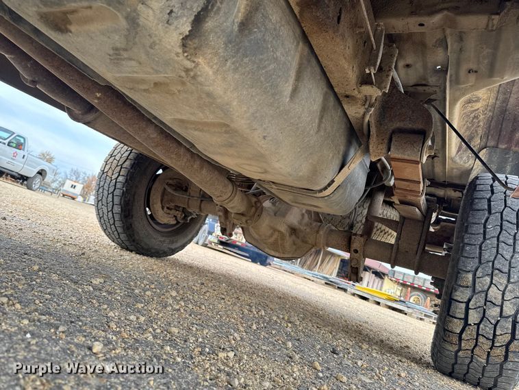 image for item EA2027 2004 Ford F350 Super Duty Crew Cab pickup truck