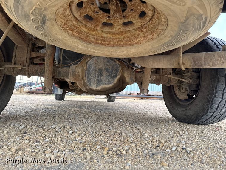 image for item EA2027 2004 Ford F350 Super Duty Crew Cab pickup truck