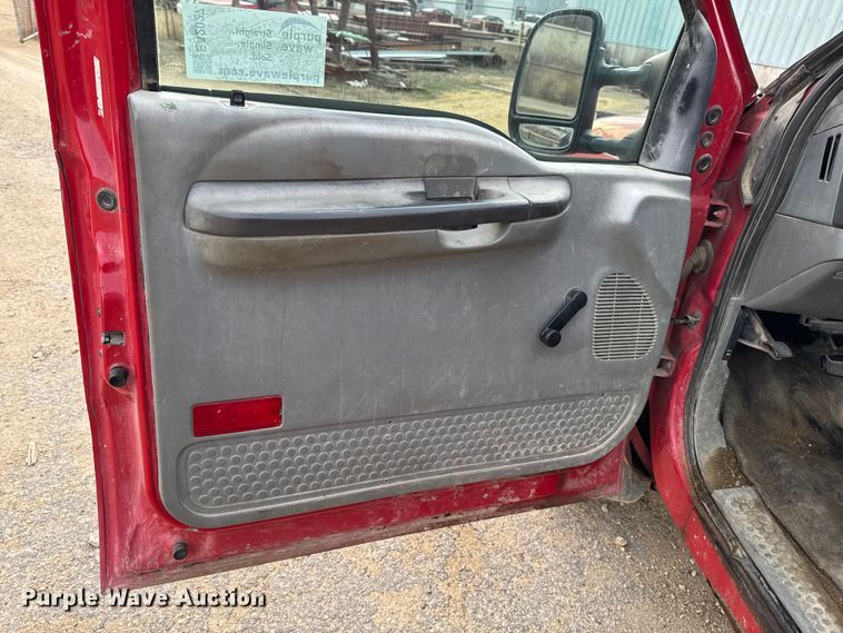 image for item EA2027 2004 Ford F350 Super Duty Crew Cab pickup truck