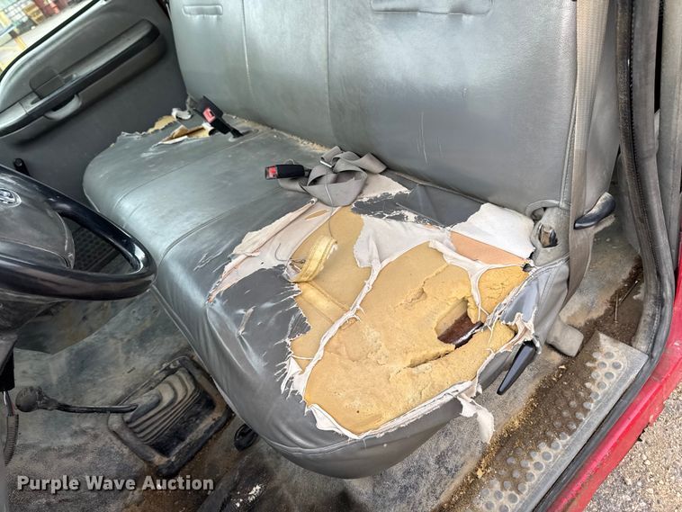 image for item EA2027 2004 Ford F350 Super Duty Crew Cab pickup truck