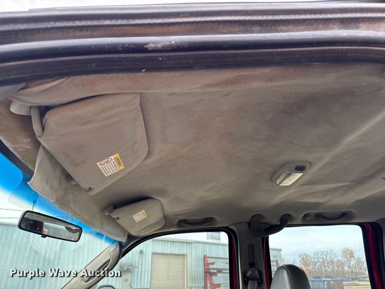 image for item EA2027 2004 Ford F350 Super Duty Crew Cab pickup truck