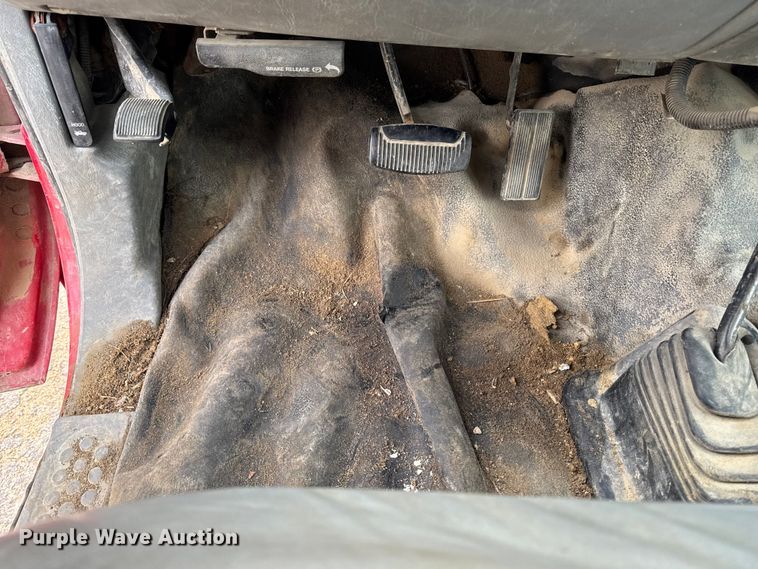 image for item EA2027 2004 Ford F350 Super Duty Crew Cab pickup truck