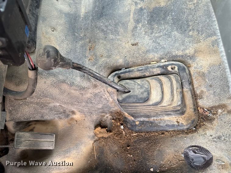 image for item EA2027 2004 Ford F350 Super Duty Crew Cab pickup truck