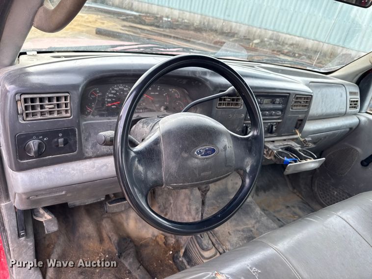 image for item EA2027 2004 Ford F350 Super Duty Crew Cab pickup truck