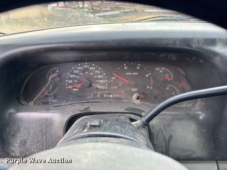 image for item EA2027 2004 Ford F350 Super Duty Crew Cab pickup truck