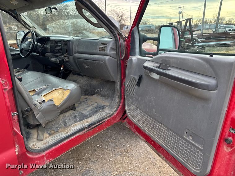 image for item EA2027 2004 Ford F350 Super Duty Crew Cab pickup truck