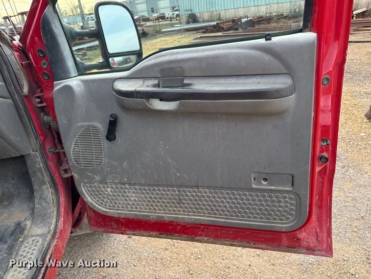 image for item EA2027 2004 Ford F350 Super Duty Crew Cab pickup truck