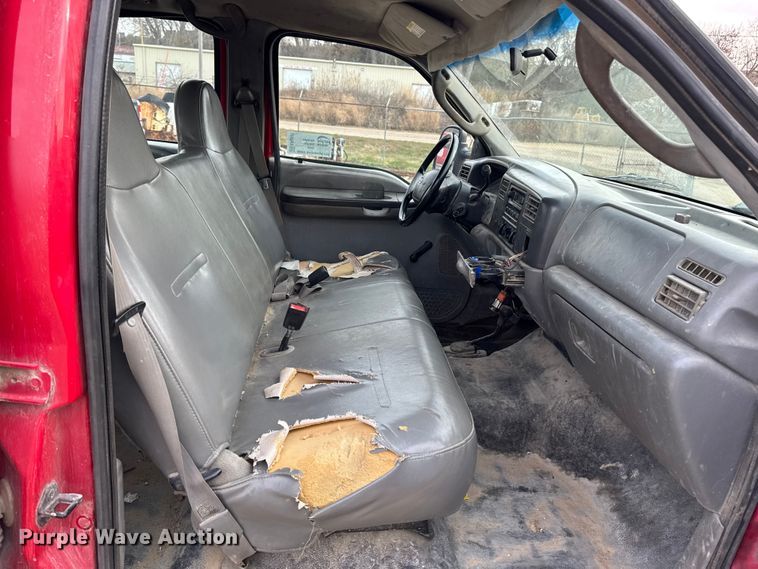 image for item EA2027 2004 Ford F350 Super Duty Crew Cab pickup truck