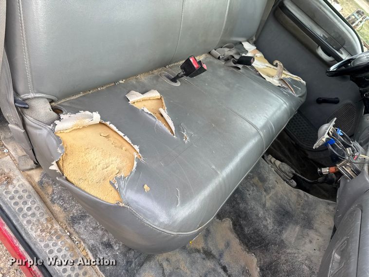 image for item EA2027 2004 Ford F350 Super Duty Crew Cab pickup truck