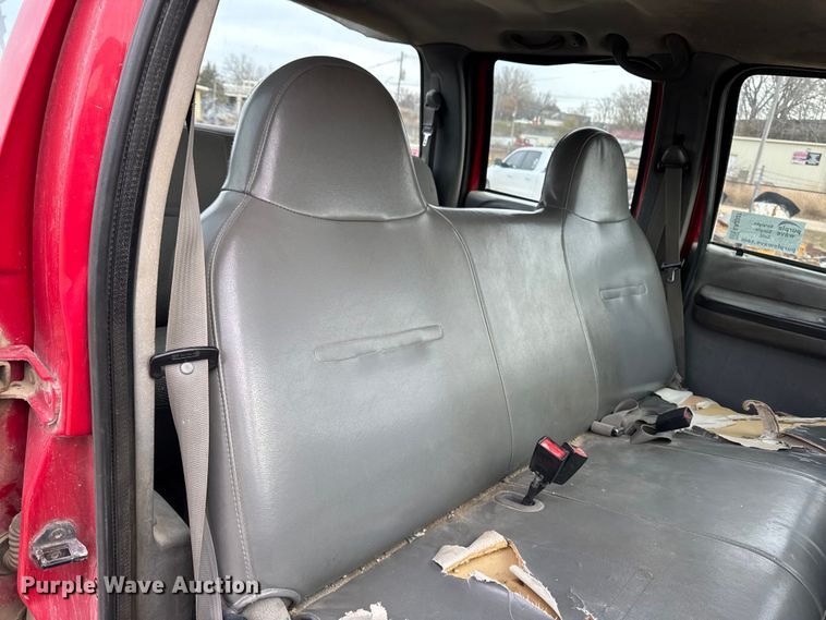 image for item EA2027 2004 Ford F350 Super Duty Crew Cab pickup truck