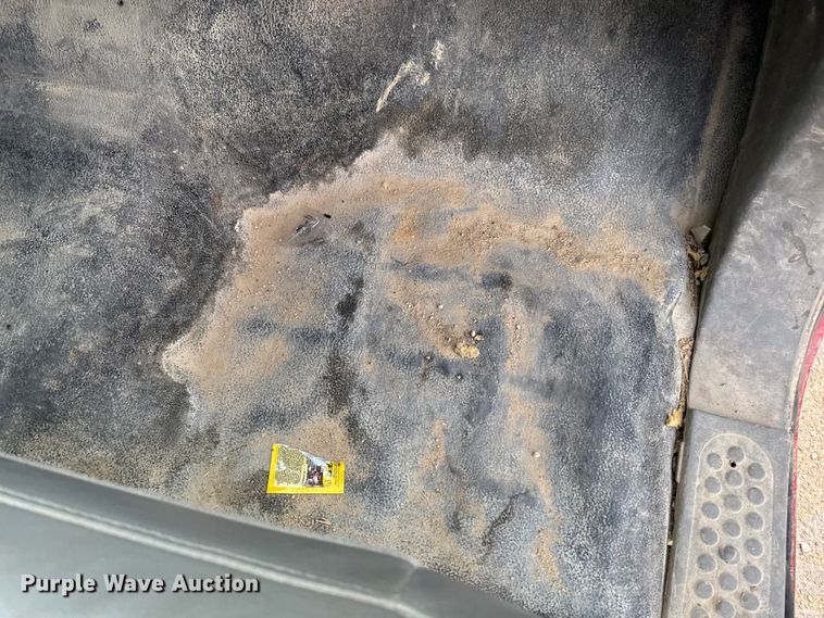 image for item EA2027 2004 Ford F350 Super Duty Crew Cab pickup truck