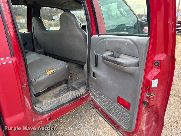 image for item EA2027 2004 Ford F350 Super Duty Crew Cab pickup truck