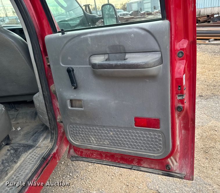 image for item EA2027 2004 Ford F350 Super Duty Crew Cab pickup truck