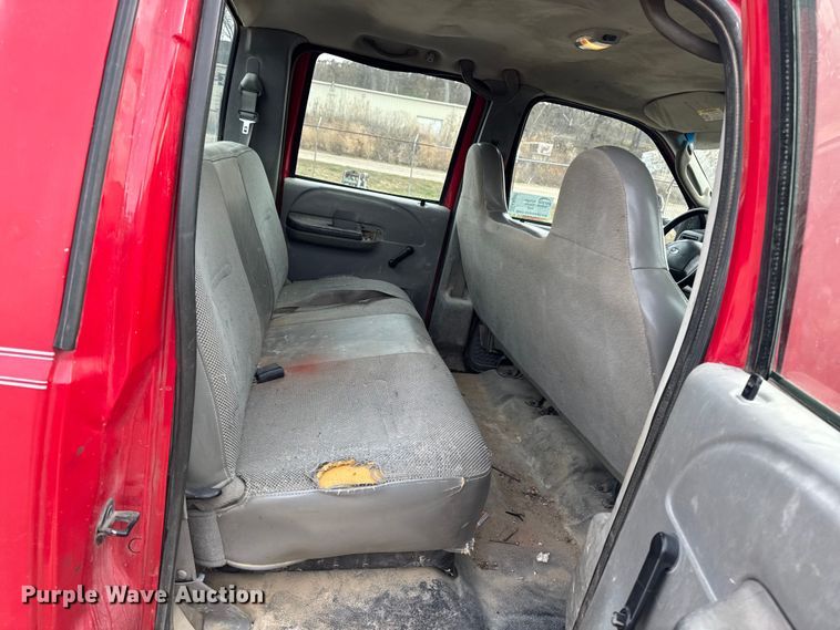 image for item EA2027 2004 Ford F350 Super Duty Crew Cab pickup truck