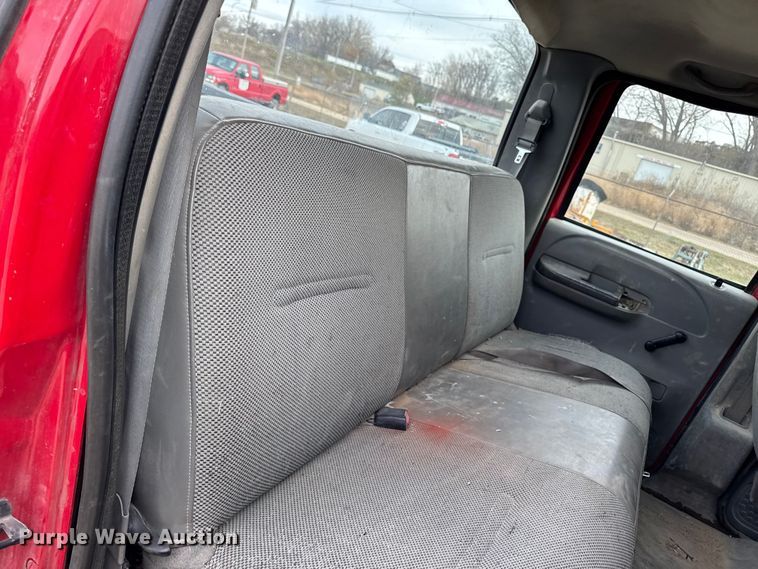 image for item EA2027 2004 Ford F350 Super Duty Crew Cab pickup truck