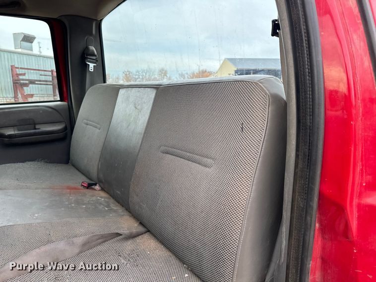 image for item EA2027 2004 Ford F350 Super Duty Crew Cab pickup truck