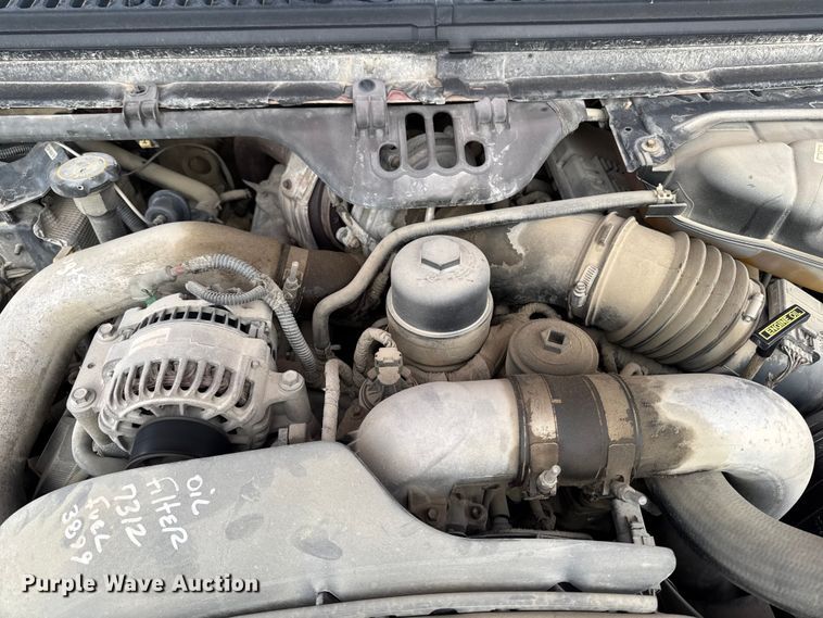 image for item EA2027 2004 Ford F350 Super Duty Crew Cab pickup truck