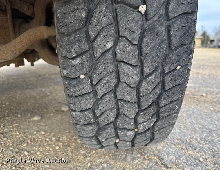 image for item EA2027 2004 Ford F350 Super Duty Crew Cab pickup truck