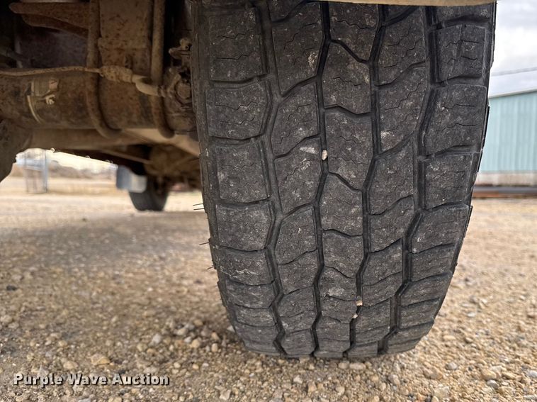 image for item EA2027 2004 Ford F350 Super Duty Crew Cab pickup truck