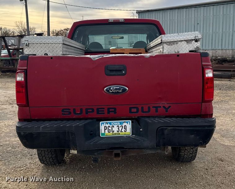 image for item EA2028 2004 Ford F350 Super Duty Crew Cab pickup truck