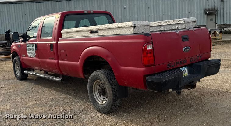 image for item EA2028 2004 Ford F350 Super Duty Crew Cab pickup truck