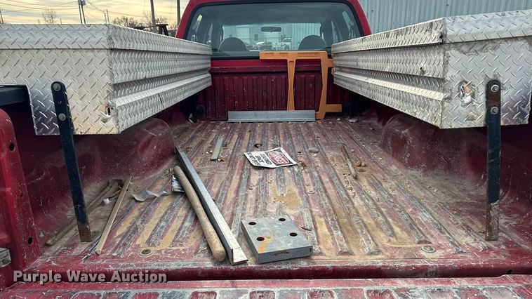 image for item EA2028 2004 Ford F350 Super Duty Crew Cab pickup truck