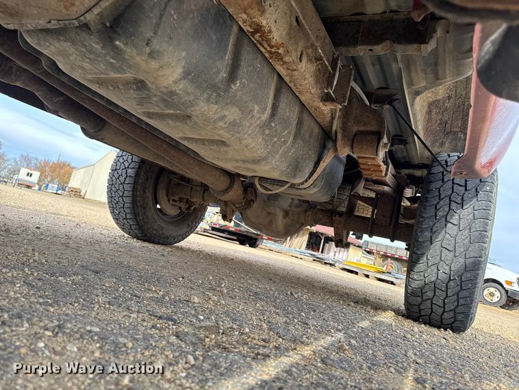 image for item EA2028 2004 Ford F350 Super Duty Crew Cab pickup truck