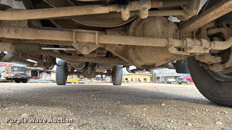 image for item EA2028 2004 Ford F350 Super Duty Crew Cab pickup truck